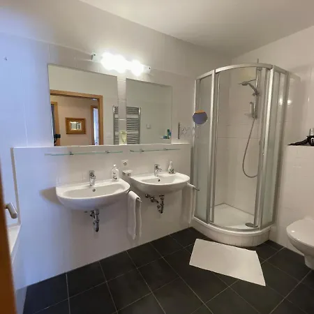 Apartment Lovely 3 Bedroom Apartment, In/ski Out Obertauern